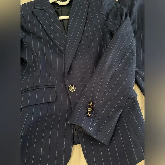 suits - Picture 5 of 8